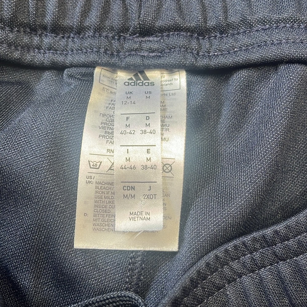 Adidas • Joggers - Picture 4 of 8